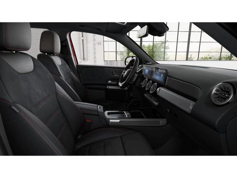 Used 2025 Mercedes-Benz GLB 250 image 4