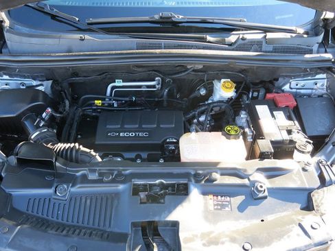 Used 2020 Chevrolet Trax LS image 31