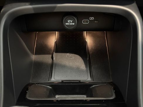 Certified 2025 Volvo XC40 B5 Plus image 18