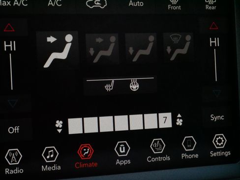 Used 2019 Jeep Cherokee Trailhawk w/ Cold Weather Group image 32