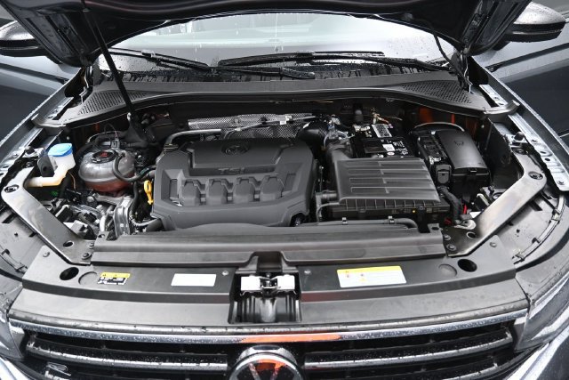 Used 2023 Volkswagen Tiguan SE R-Line FWD image 36