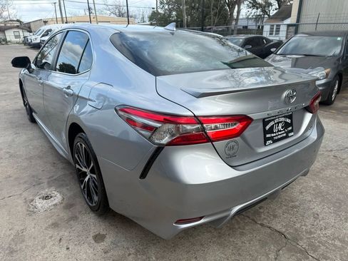 Used 2019 Toyota Camry SE image 5
