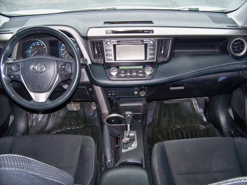 Used 2018 Toyota RAV4 XLE AWD/4WD image 39