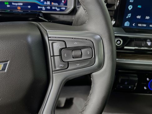 Used 2025 Chevrolet Silverado 2500 LT w/ Convenience Package image 19