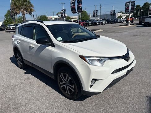Used 2018 Toyota RAV4 LE FWD image 6