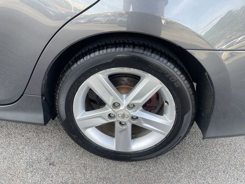Used 2012 Toyota Camry SE FWD image 10