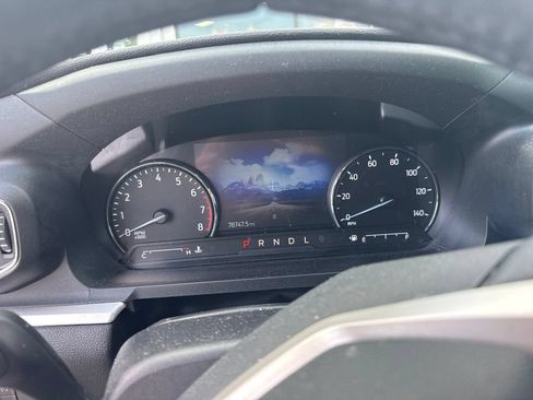 Used 2022 Ford Explorer XLT w/ Equipment Group 202A AWD/4WD image 6