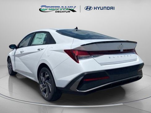 New 2025 Hyundai Elantra Sport FWD image 6
