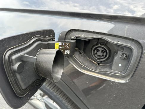 New 2022 Jeep Grand Cherokee Limited 4xe w/ Luxury Tech Group II image 27