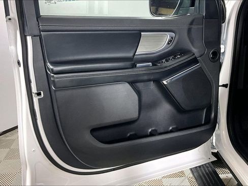 Used 2025 Ford Expedition Platinum AWD/4WD image 17