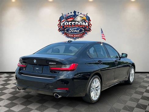 Used 2023 BMW 330i xDrive Sedan w/ Premium Package AWD/4WD image 4