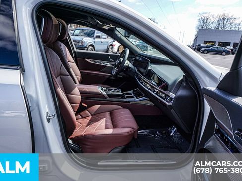 Used 2025 BMW i7 eDrive50 w/ M Sport Package RWD image 23