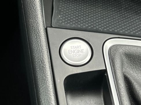 Used 2024 Volkswagen Jetta SE image 27