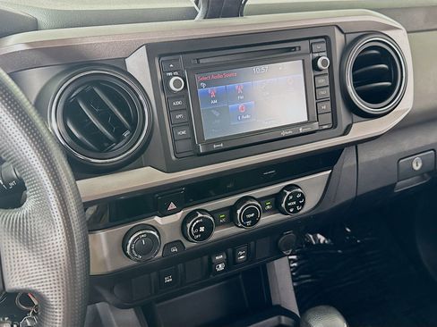 Certified 2018 Toyota Tacoma SR5 AWD/4WD image 15