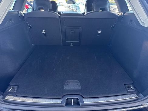 Used 2025 Volvo XC60 B5 Plus image 22