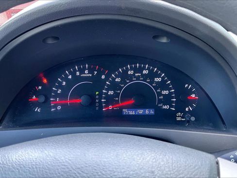Used 2010 Toyota Camry LE FWD image 25
