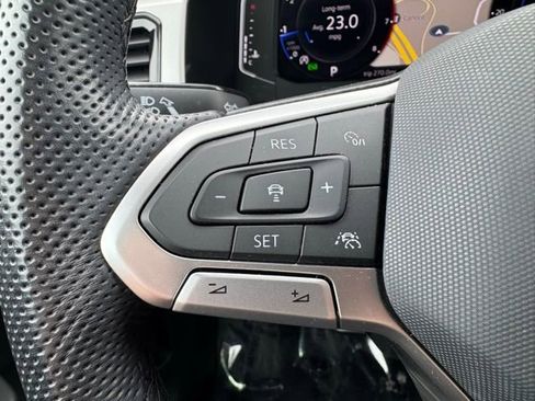 Used 2022 Volkswagen Atlas Cross Sport SEL R-Line AWD/4WD image 27