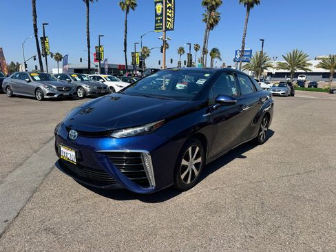 Used 2017 Toyota Mirai FWD image 3