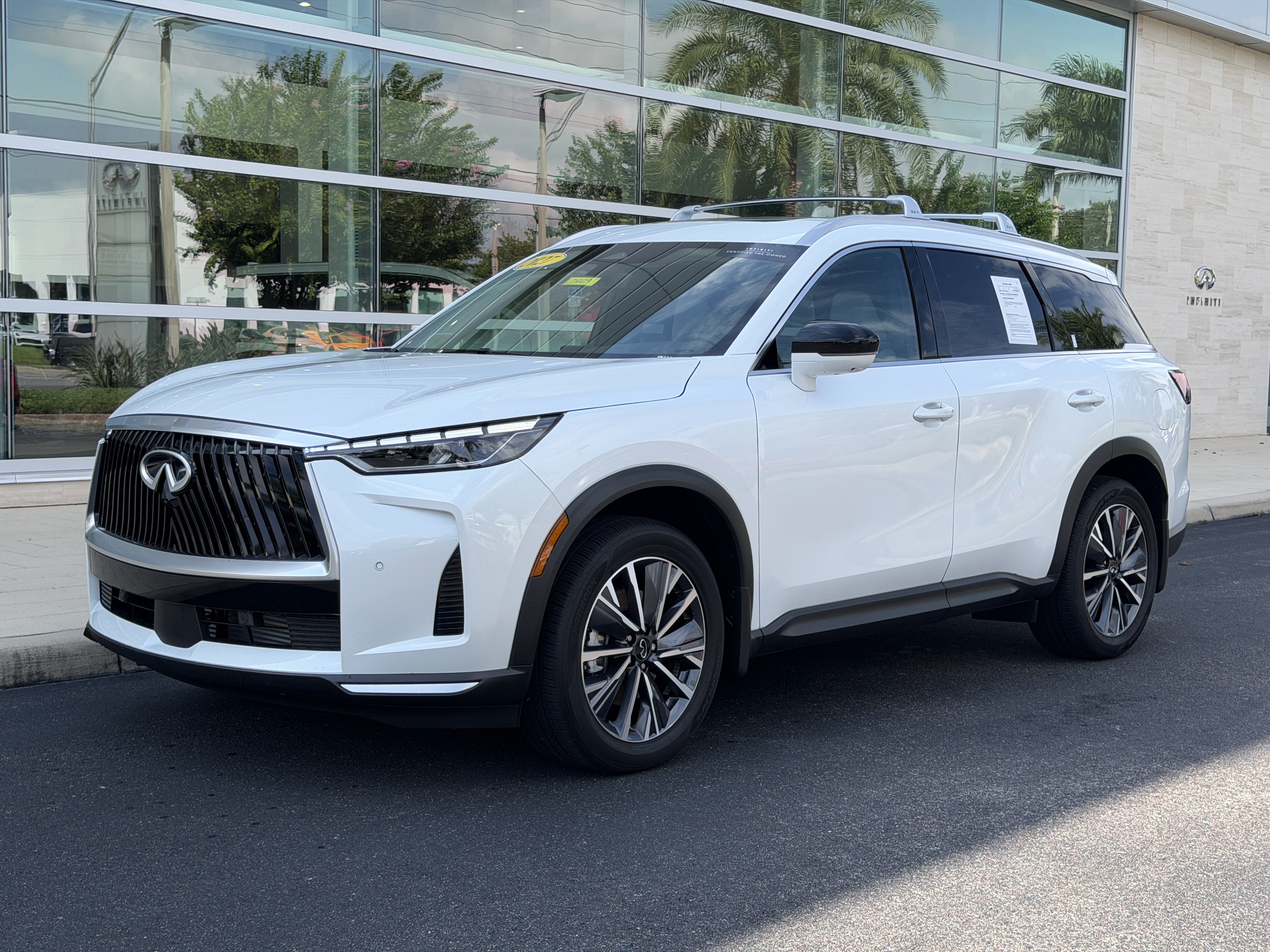 Certified 2027 INFINITI QX60 Luxe w/ Family Package FWD image 3
