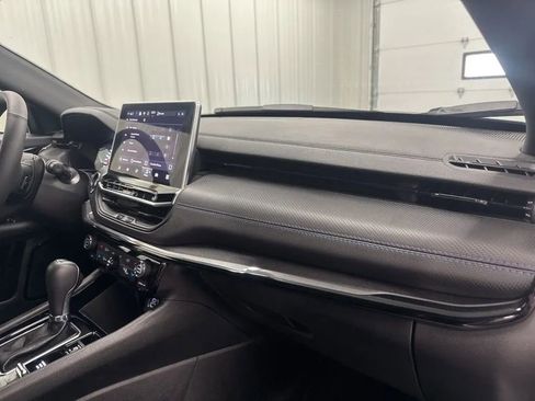 Used 2026 Jeep Compass Limited AWD/4WD image 23