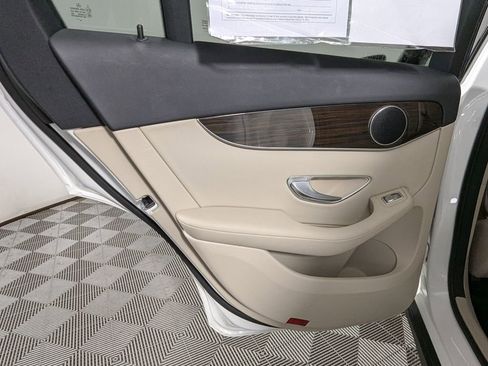 Used 2019 Mercedes-Benz GLC 300 4MATIC image 38