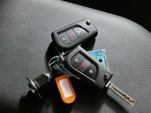 Used 2025 Toyota RAV4 LE AWD/4WD image 35