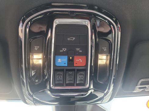 Used 2024 Jeep Grand Cherokee L Overland w/ Trailer Tow Package image 28