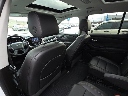 Used 2021 Chevrolet Traverse RS image 28