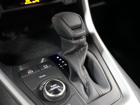 Certified 2025 Toyota RAV4 LE image 21