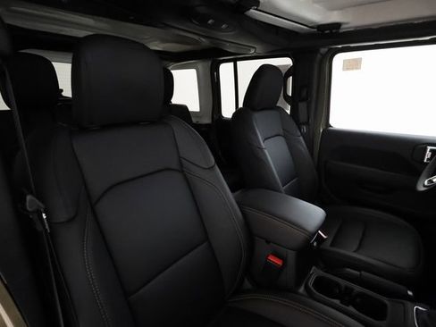 Used 2025 Jeep Wrangler Unlimited Sahara image 23