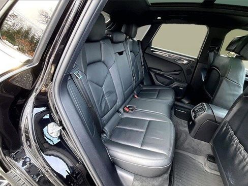 Used 2022 Porsche Macan image 28