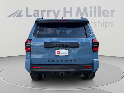 Used 2025 Toyota 4Runner TRD Off-Road Premium AWD/4WD image 4