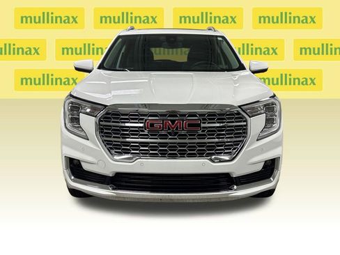 Used 2024 GMC Terrain Denali w/ Denali Premium Package AWD/4WD image 6