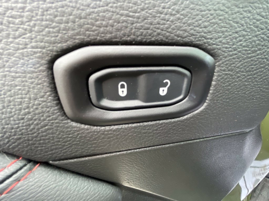 Used 2022 Jeep Wrangler Unlimited Rubicon w/ Cold Weather Group AWD/4WD image 13