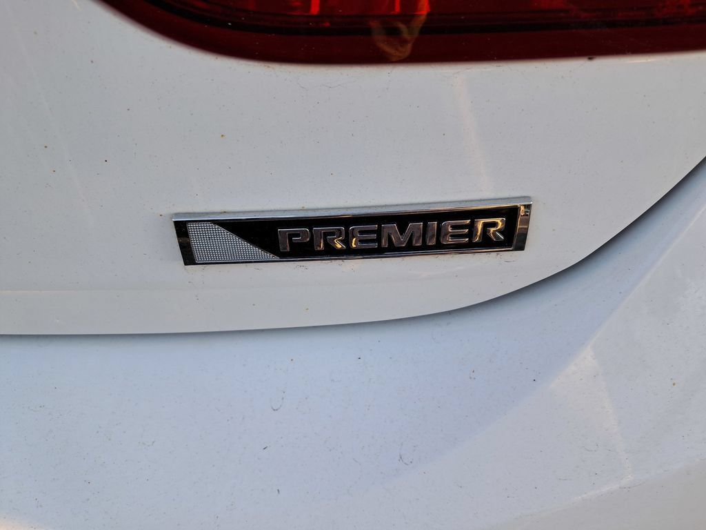 Used 2018 Chevrolet Cruze Premier FWD image 11