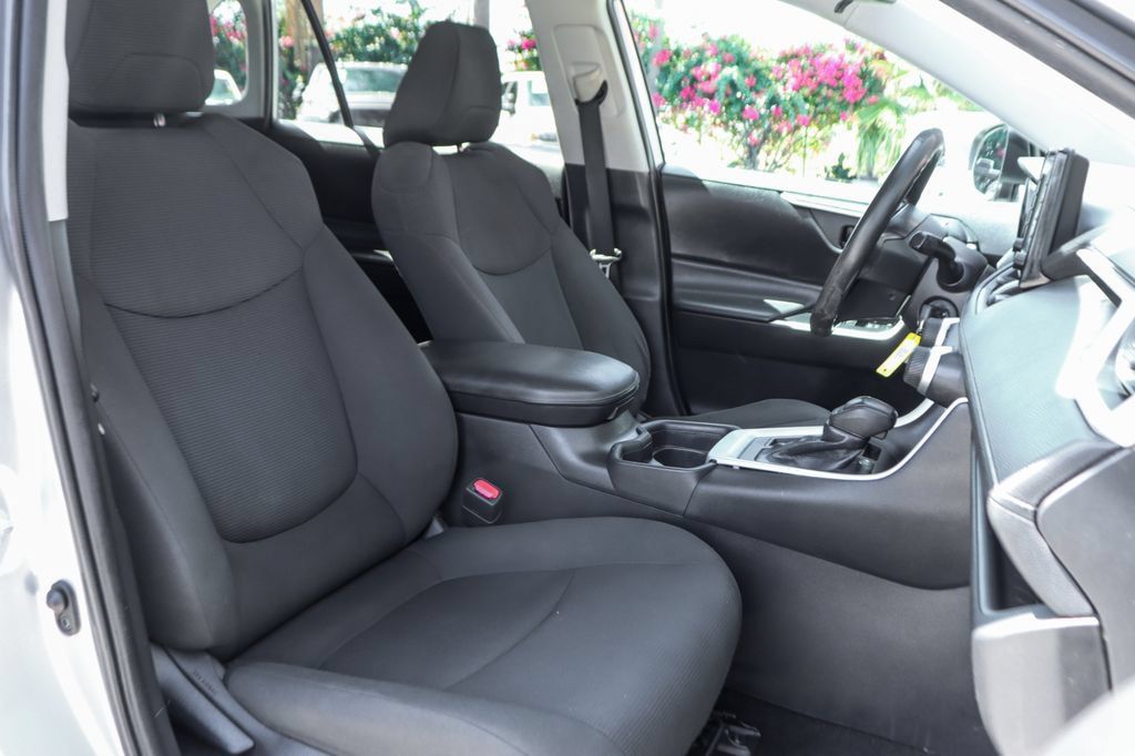 Used 2021 Toyota RAV4 LE FWD image 33