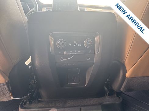 Used 2022 Chevrolet Suburban Premier AWD/4WD image 17