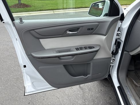 Used 2017 GMC Acadia Limited SLT FWD image 15