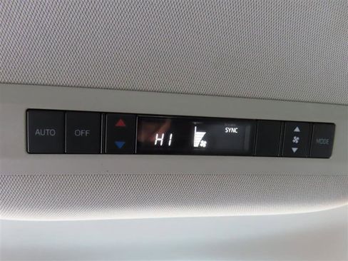 Used 2024 Toyota Sienna LE image 29