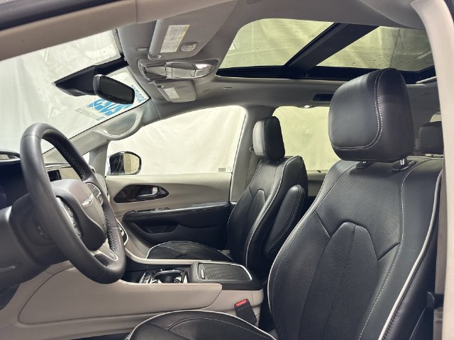 Used 2023 Chrysler Pacifica Limited FWD image 11