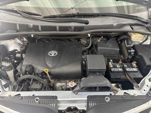 Used 2018 Toyota Sienna LE FWD image 28