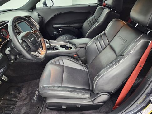 Used 2017 Dodge Challenger SRT Hellcat RWD image 8