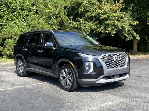 Used 2022 Hyundai Palisade SEL w/ Premium Package FWD image 2