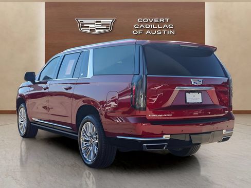 Used 2025 Cadillac Escalade ESV Premium Luxury RWD image 3