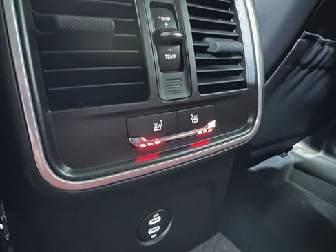 Certified 2025 Porsche Macan Macan image 36