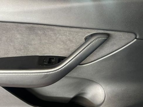 Used 2021 Tesla Model Y Long Range image 12