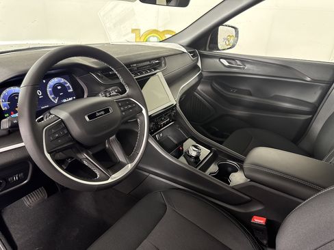 New 2025 Jeep Grand Cherokee Laredo X w/ Luxury Tech Group I image 27