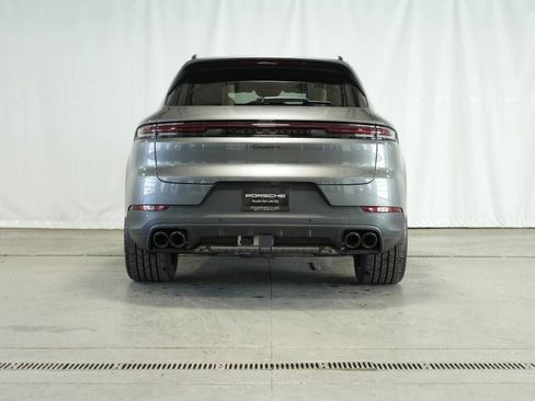 Certified 2025 Porsche Cayenne AWD/4WD image 6