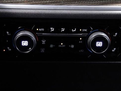 Used 2022 Chevrolet Silverado 1500 LT image 28