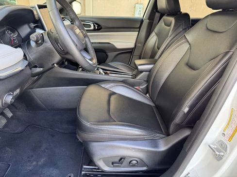 Used 2024 Jeep Compass Limited image 8